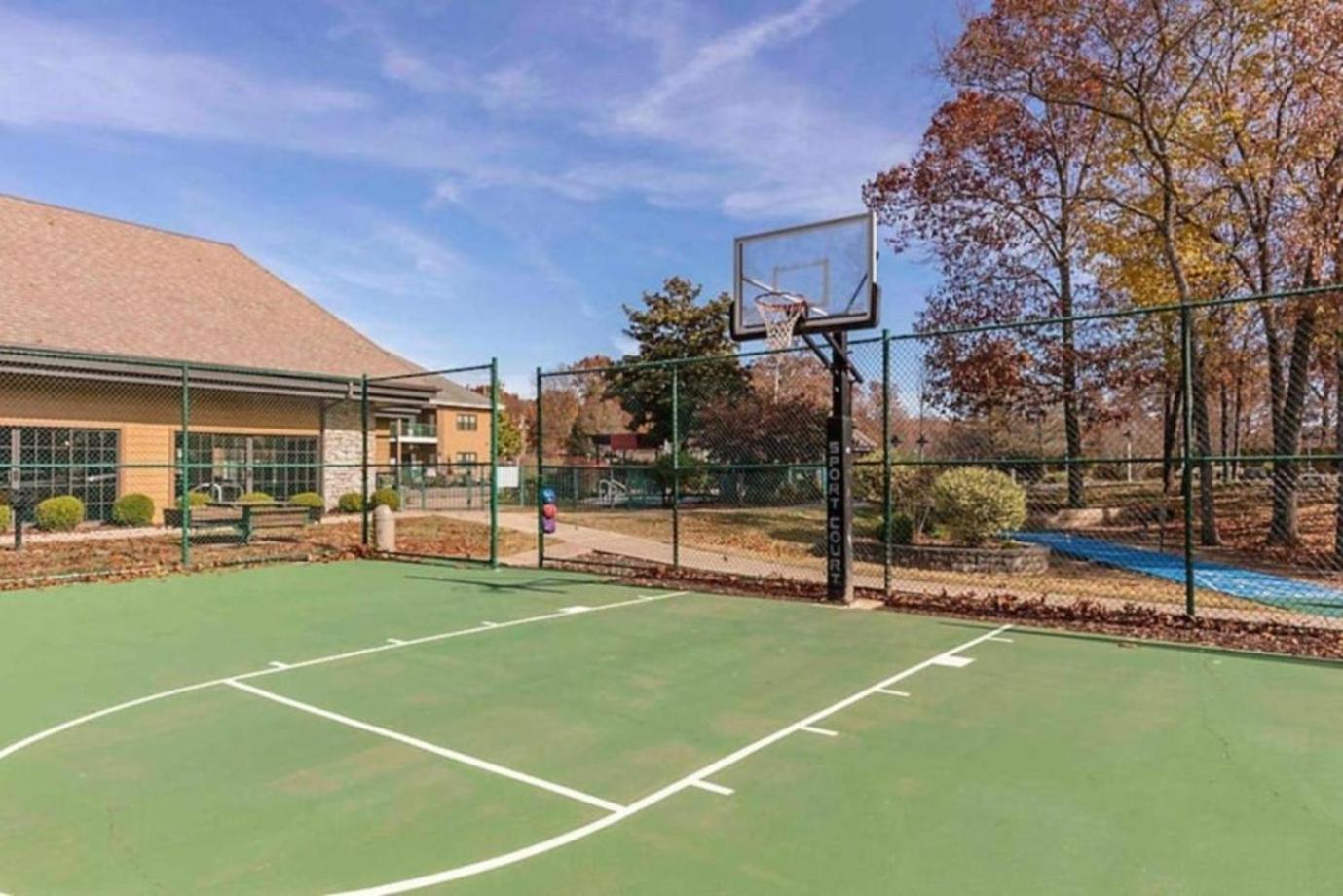 In With Great Setting Including Pools And Playground * Branson