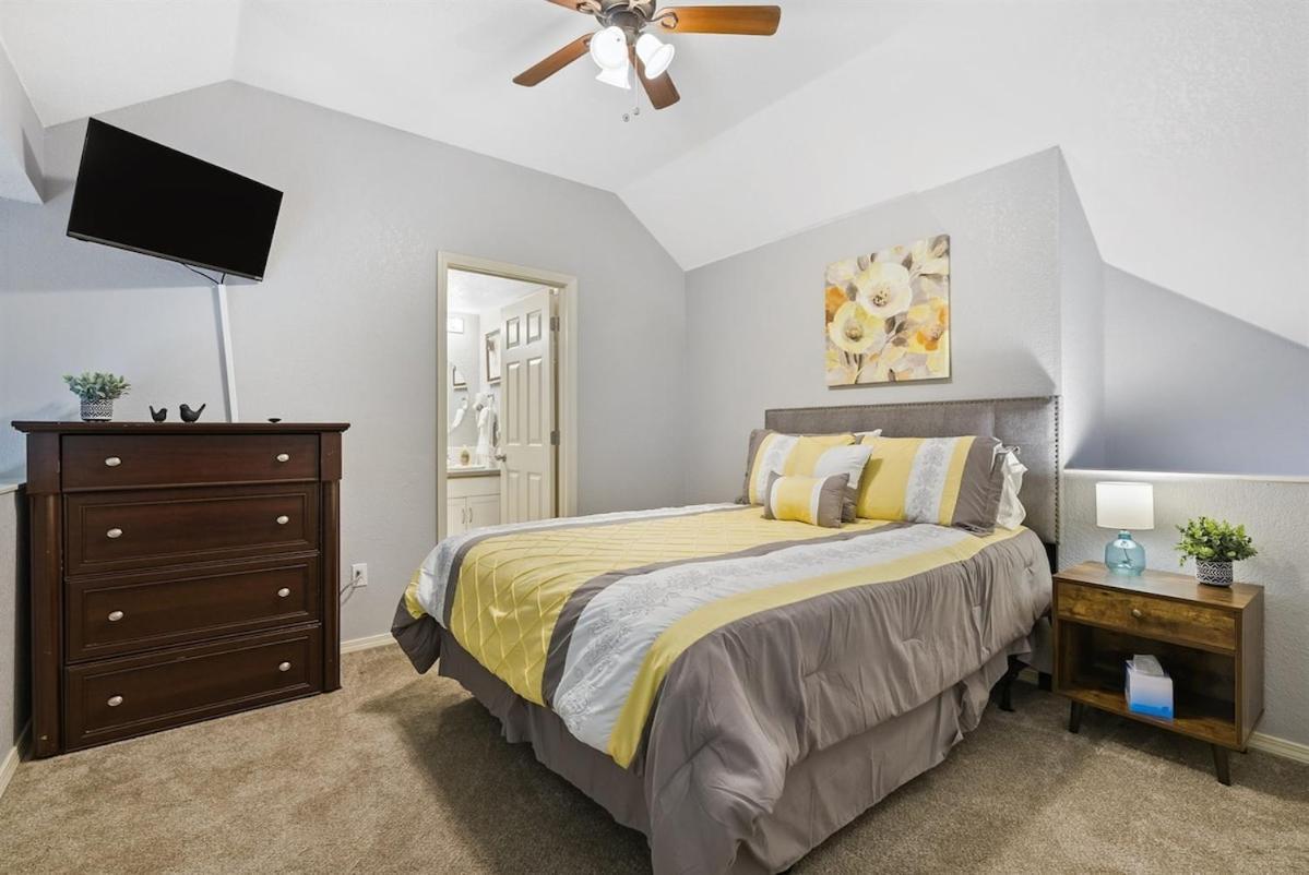 Apartment Spring Break Special! Near Attractions, Marina, 58-8 *
