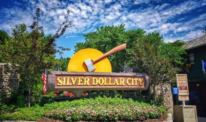 Spring Break Special! Fitness Gym, Pools, Roark, A202 Apartment