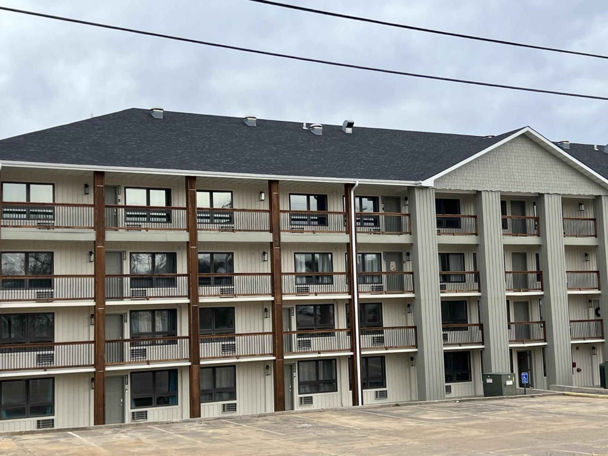 Apartment Spring Break Special! Fitness Gym, Pools, Roark, A202 Branson
