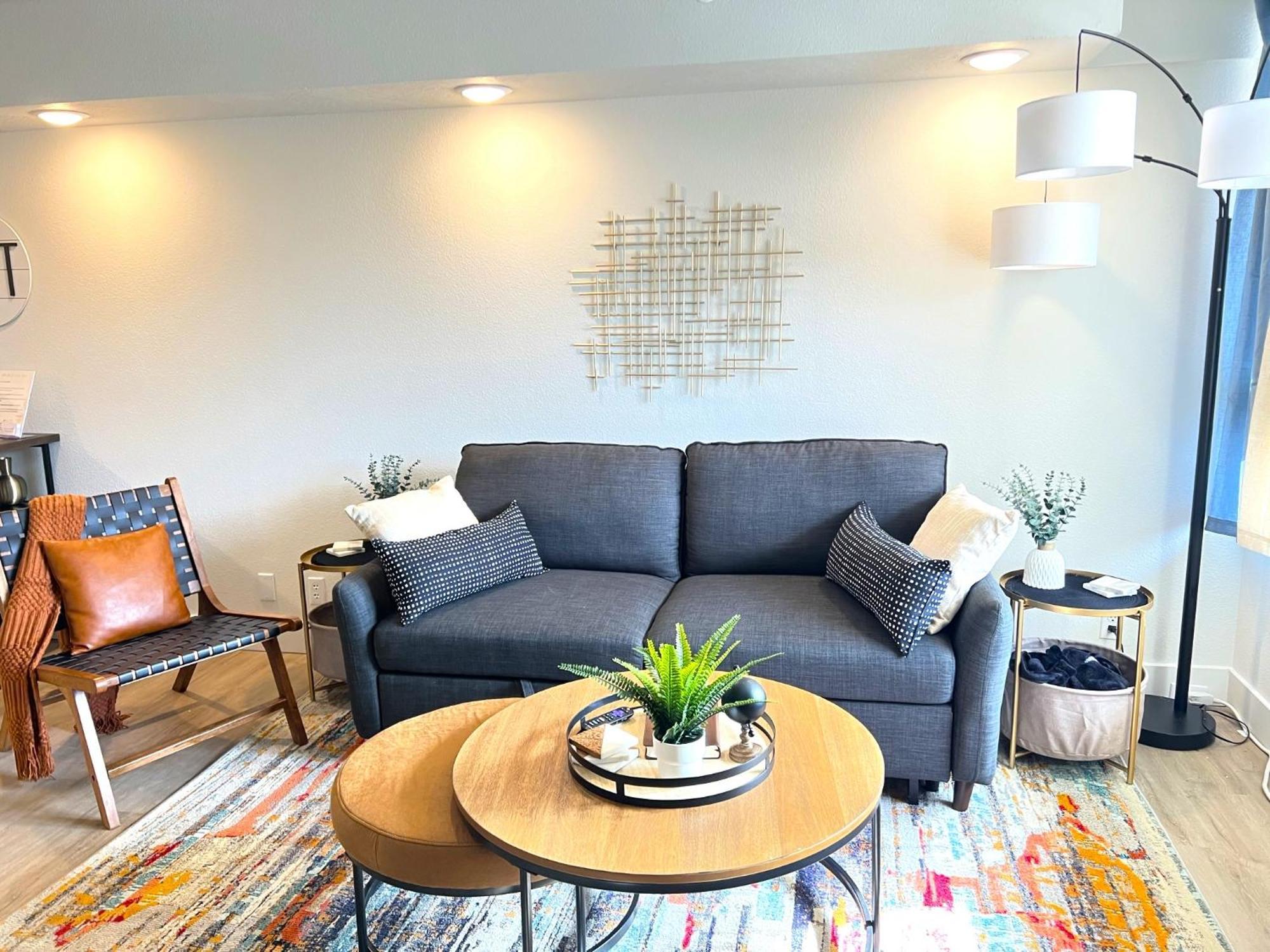 Apartment Spring Break Special! Fitness Gym, Pools, Roark, A202