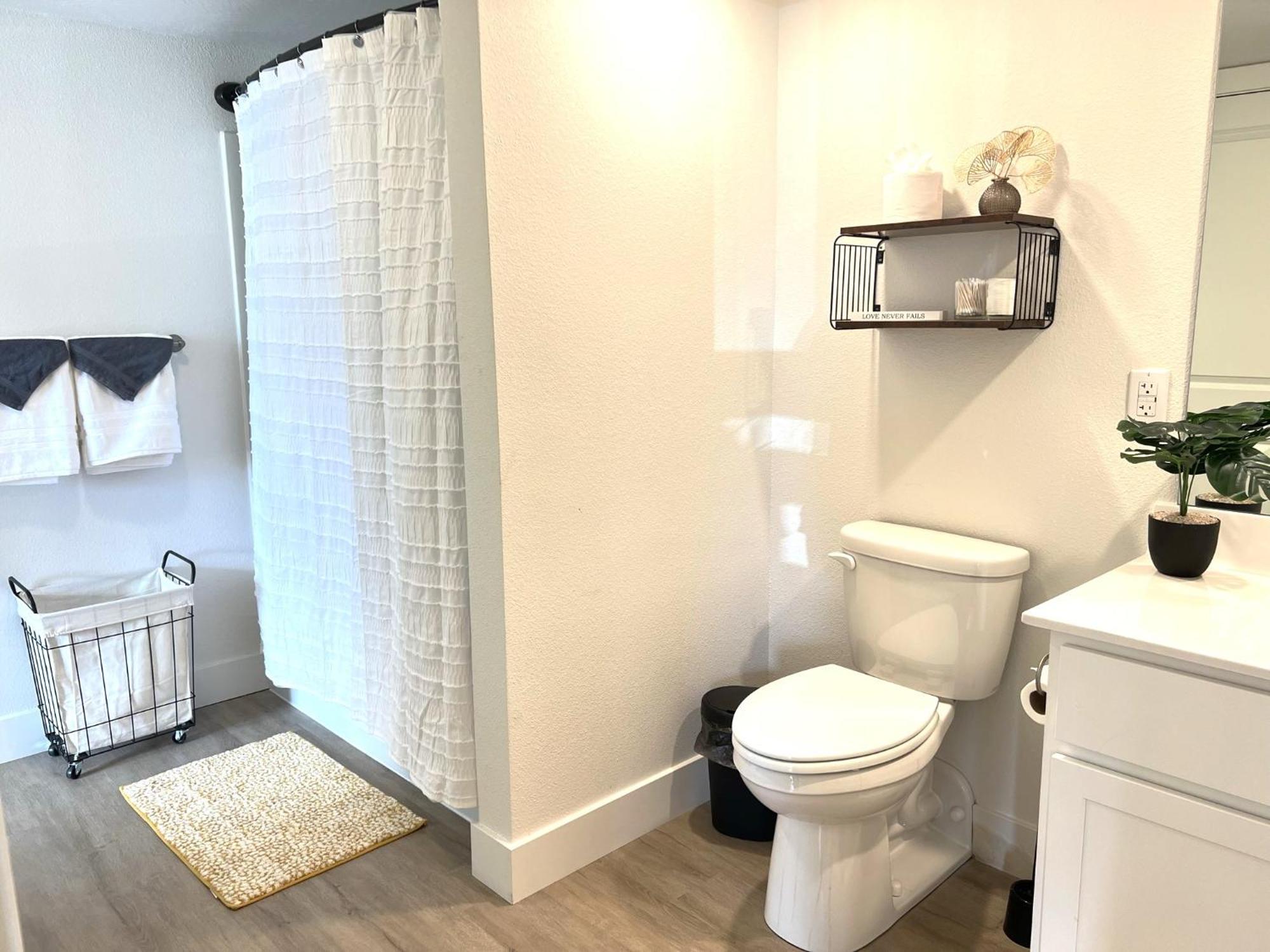 Apartment Spring Break Special! Fitness Gym, Pools, Roark, A202 Branson