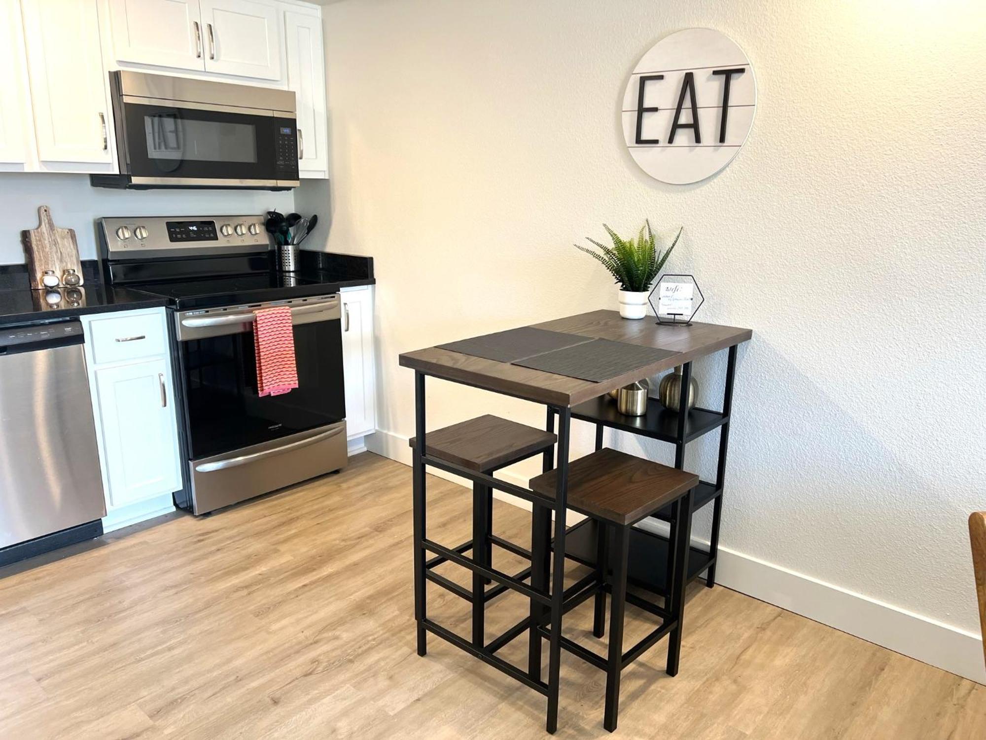 Apartment Spring Break Special! Fitness Gym, Pools, Roark, A202 Branson