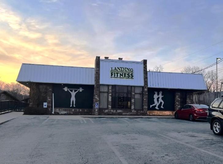 Spring Break Special! Fitness Gym, Pools, Roark, A202 * Branson