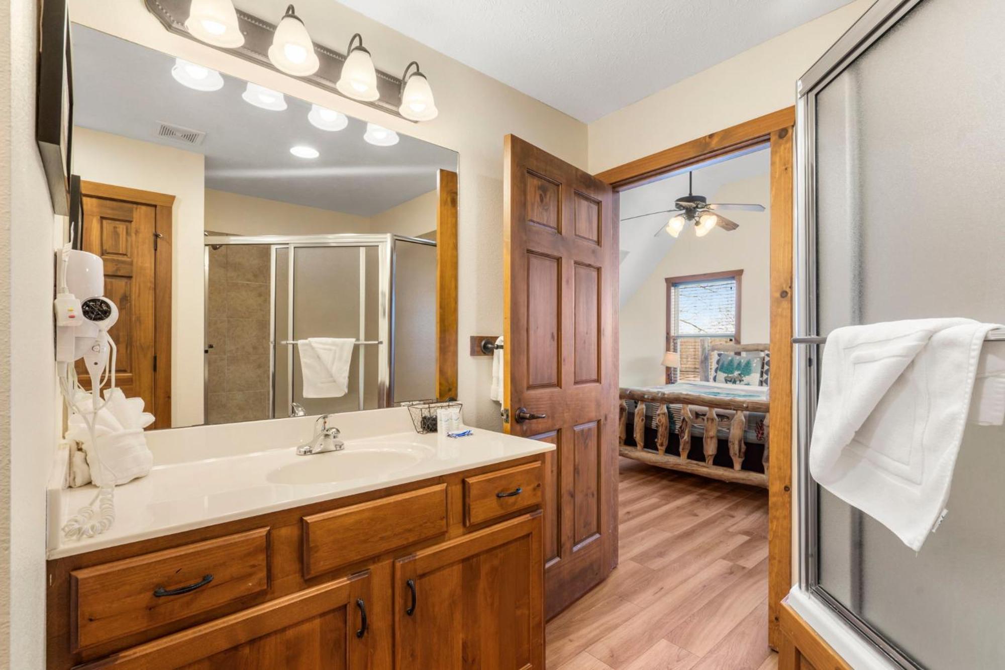 Cozy 'rustic River Lodge' Near Sdc With Pools! * Branson