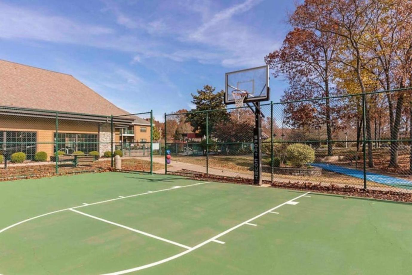 Enjoy In A Great 1bd With Amenities Including Mini-golf * Branson