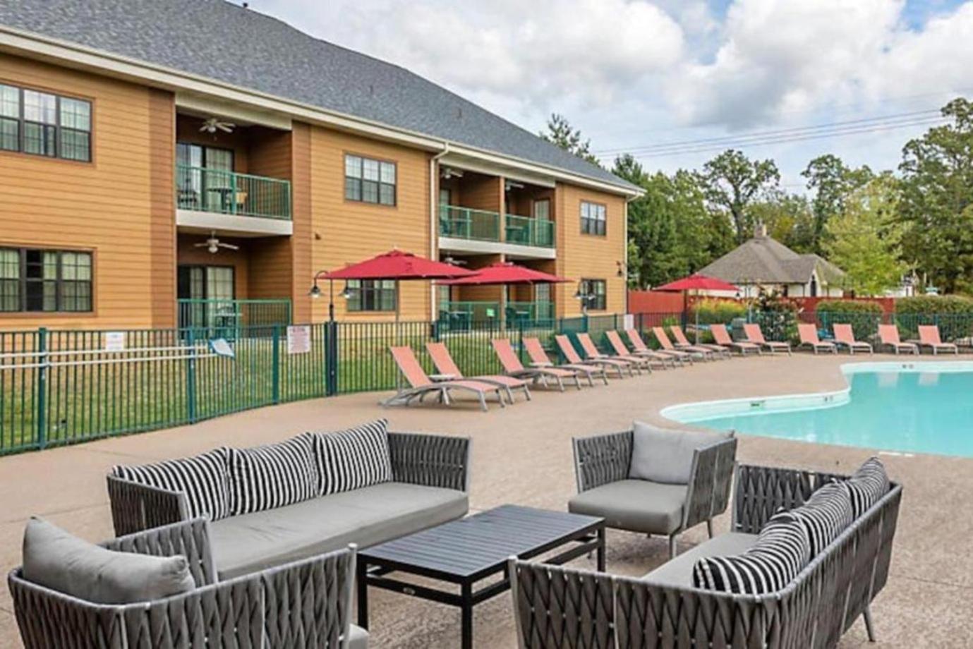 Enjoy In A Great 1bd With Amenities Including Mini-golf