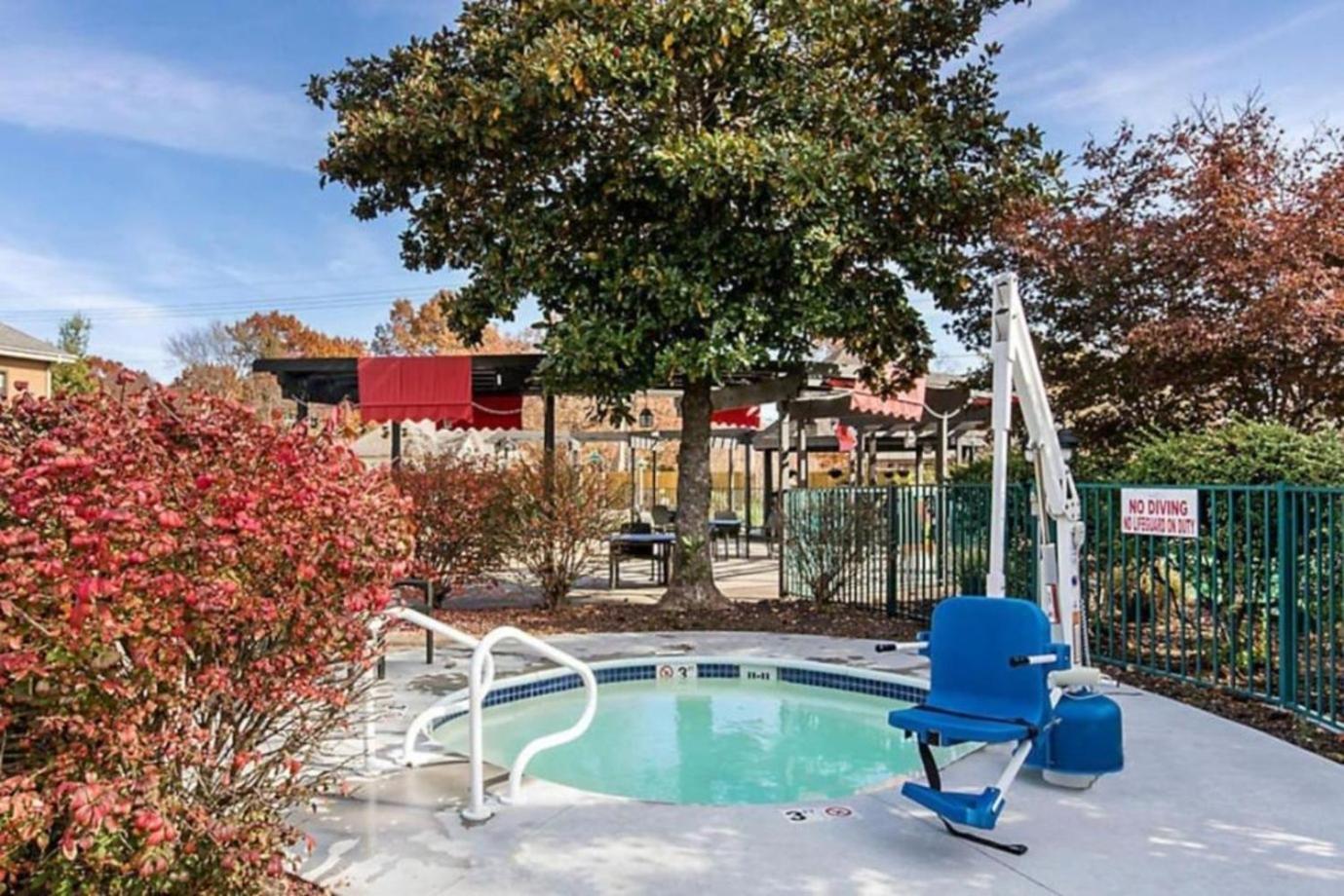 Enjoy In A Great 1bd With Amenities Including Mini-golf