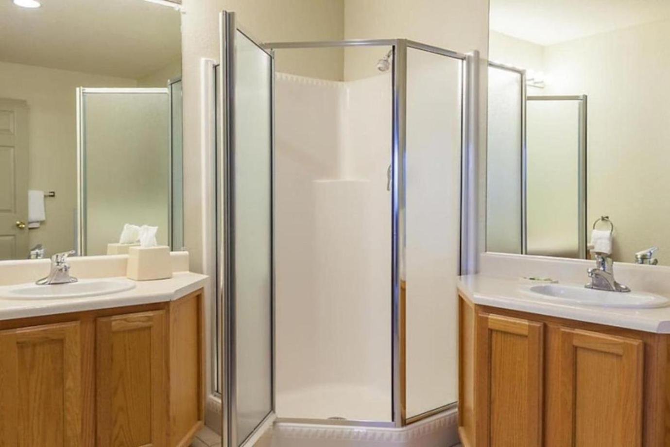Enjoy In A Great 1bd With Amenities Including Mini-golf Holiday home