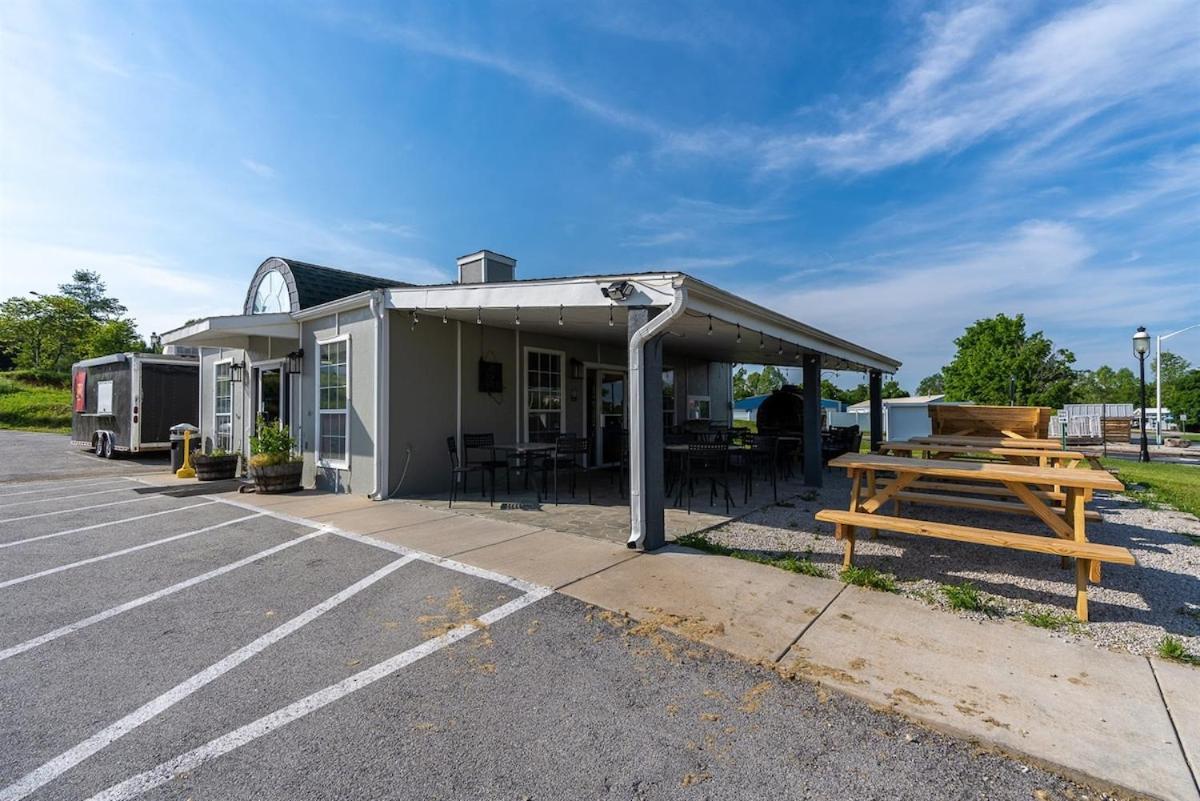 Apartment Spring Break Special! Near Attractions, Marina, 58-8 Branson