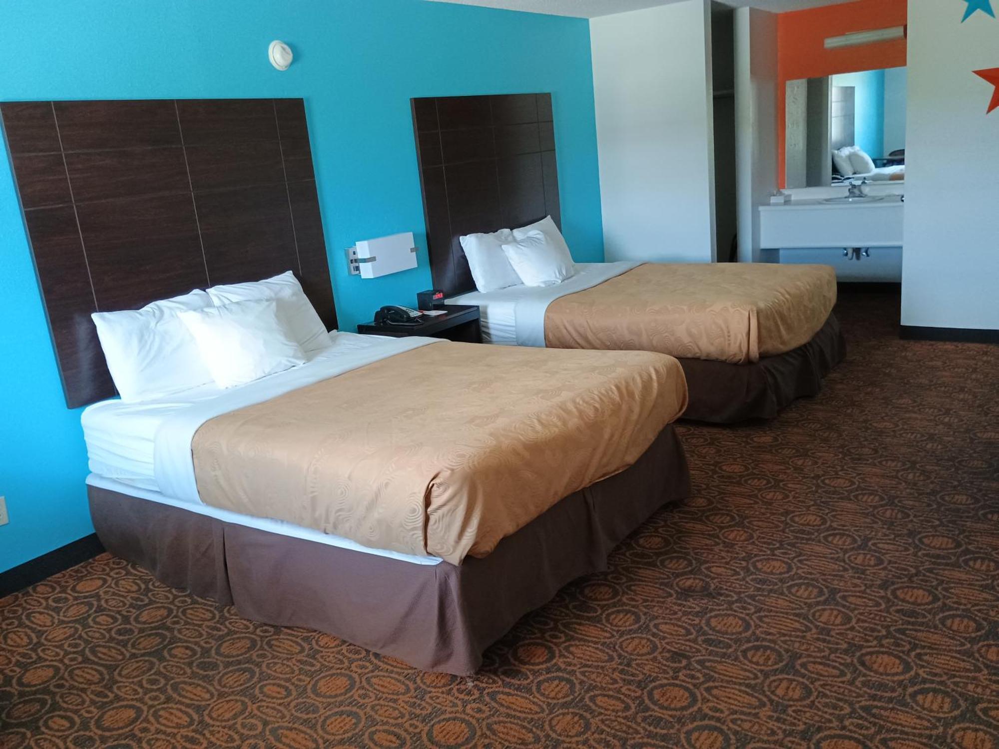 Howard Johnson By Wyndham Theatre District Hotel 2*