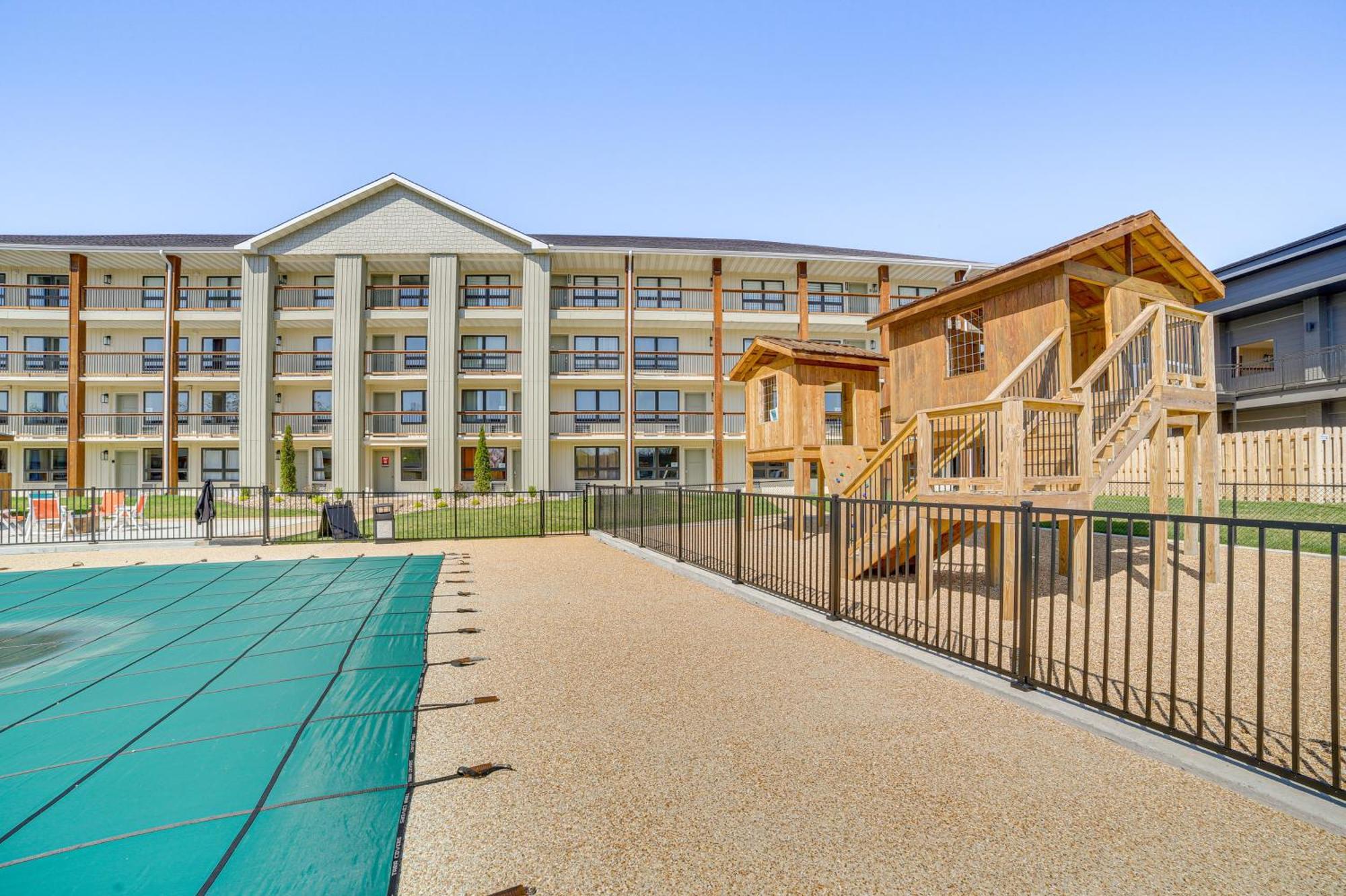Walk To Landing With Amenities Apartment