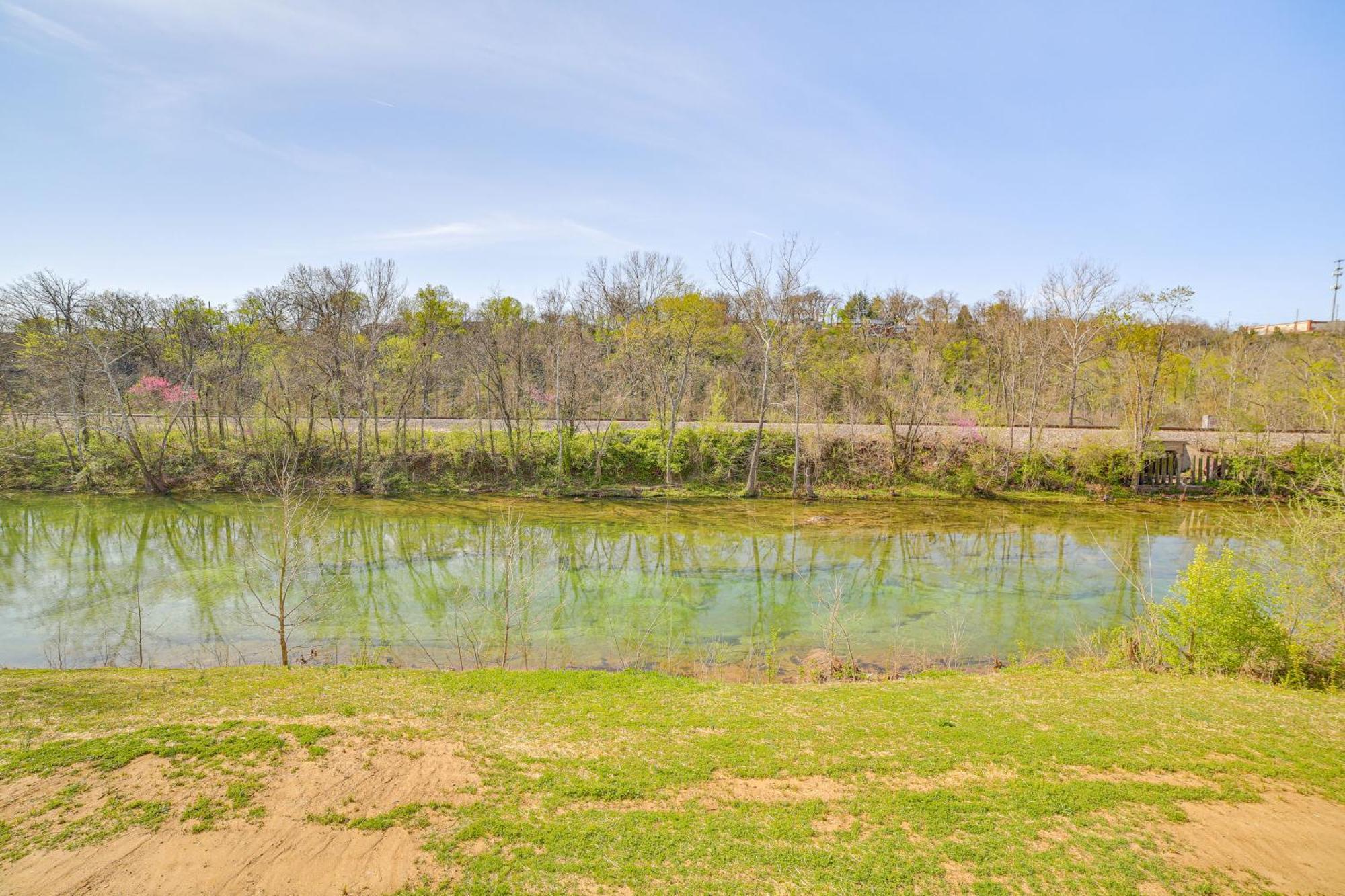 Walk To Landing With Amenities * Branson
