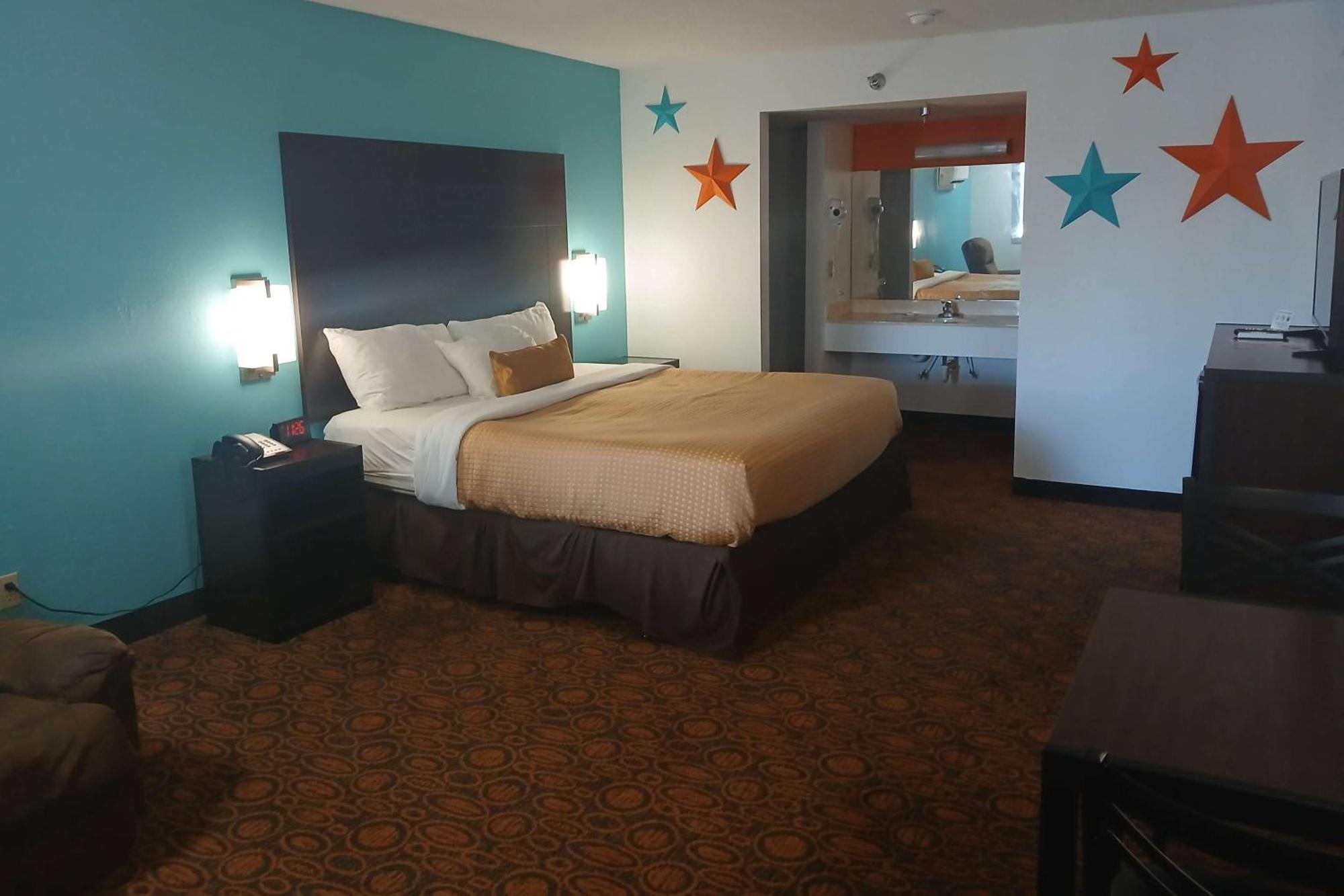 Howard Johnson By Wyndham Theatre District Hotel 2*