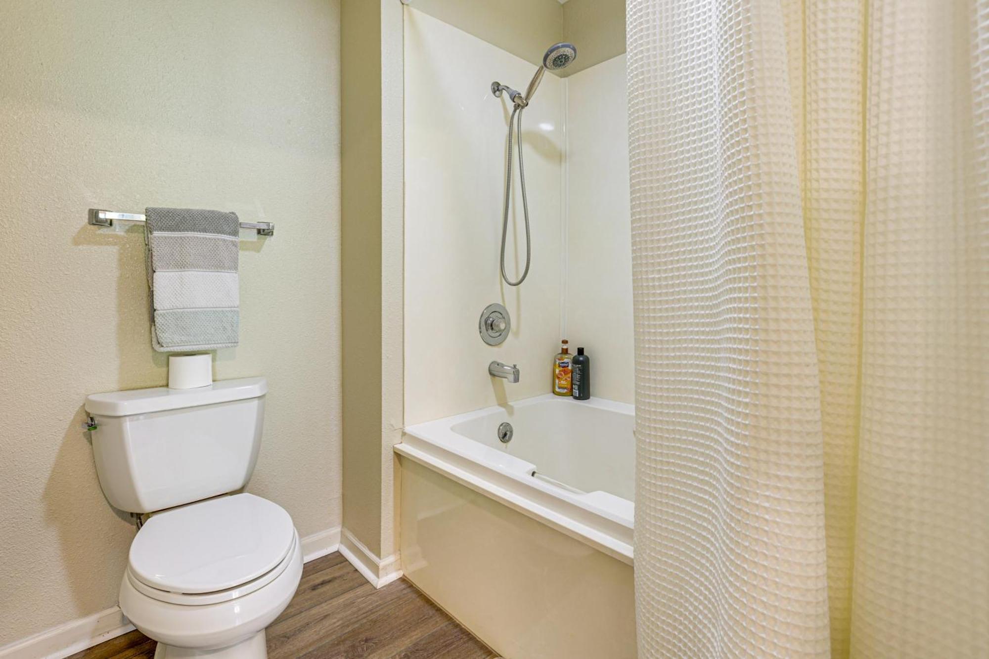 With Views 5 Mi To Strip! Apartment Branson