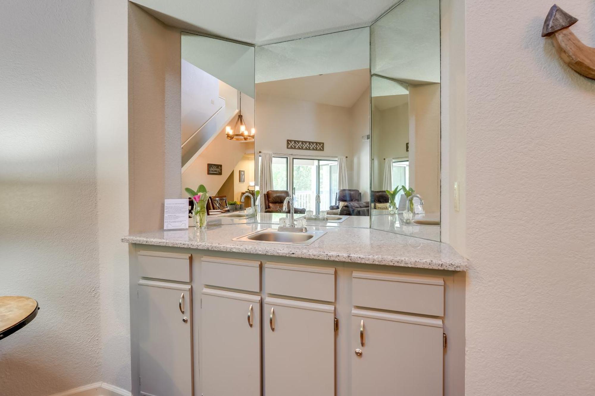 Apartment With Views 5 Mi To Strip! *