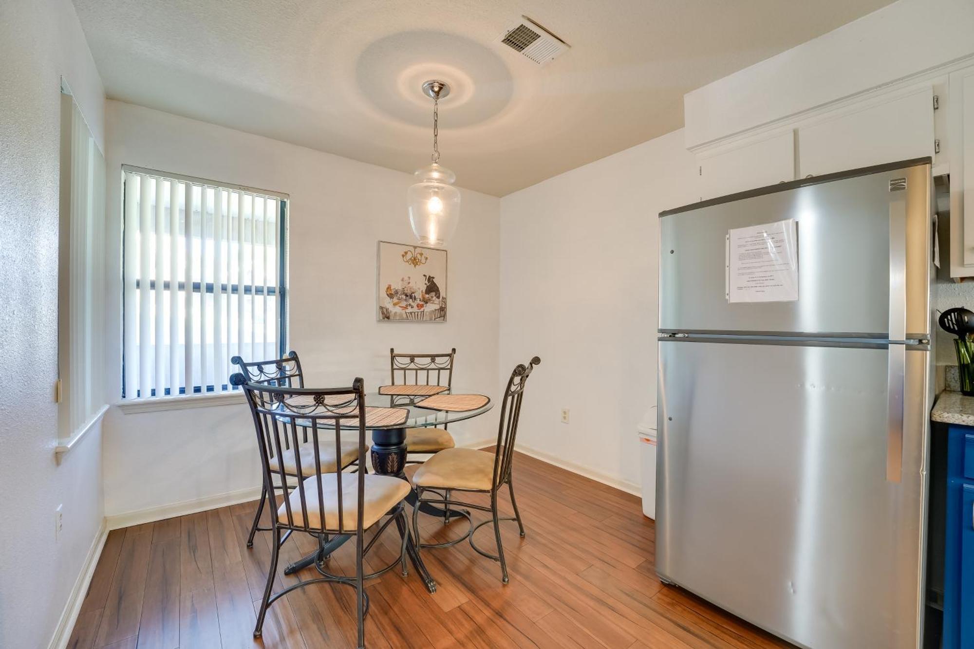 With Views 5 Mi To Strip! Apartment