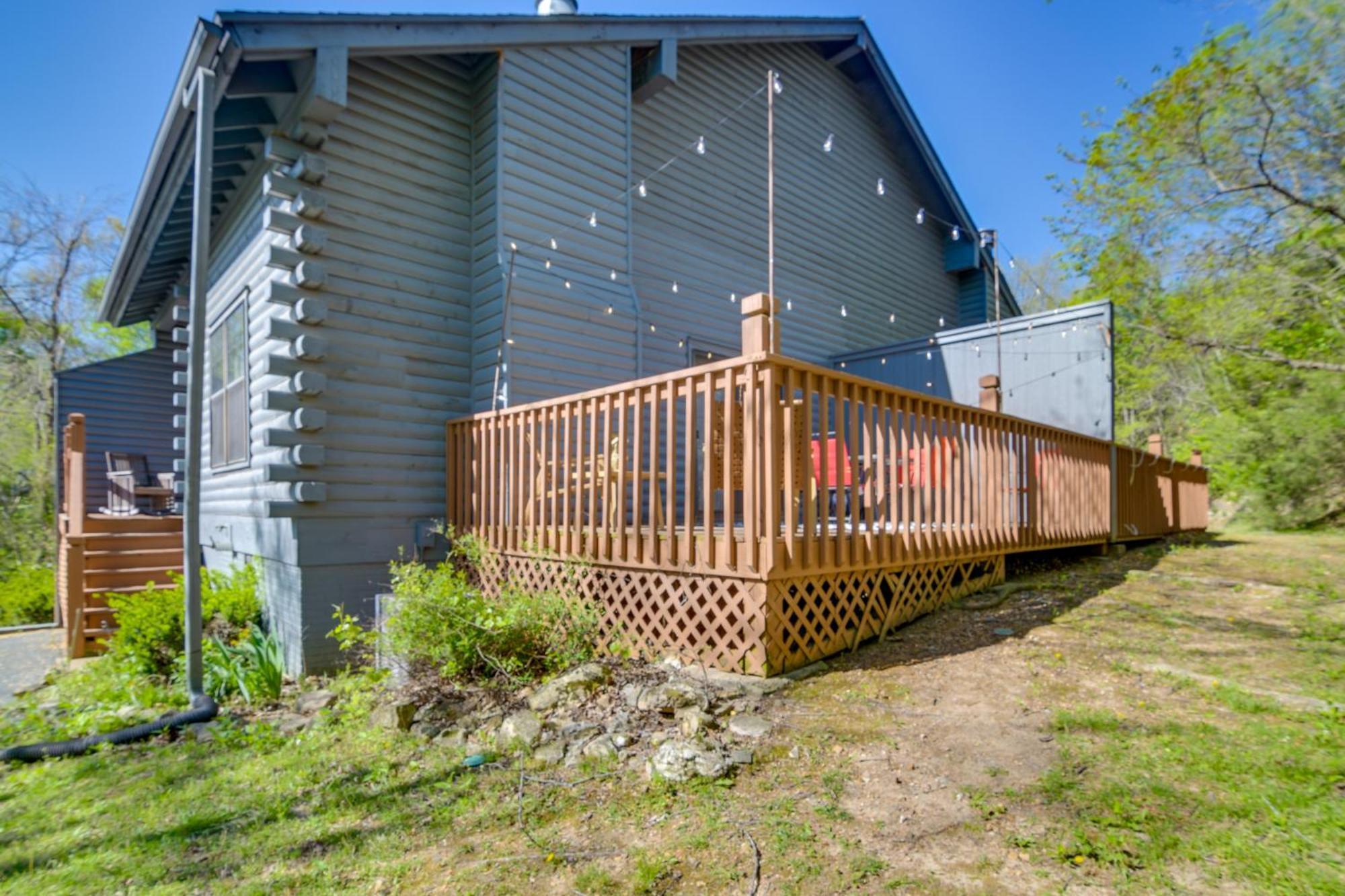 Holiday home Charming Getaway With Fireplace And Porch Branson