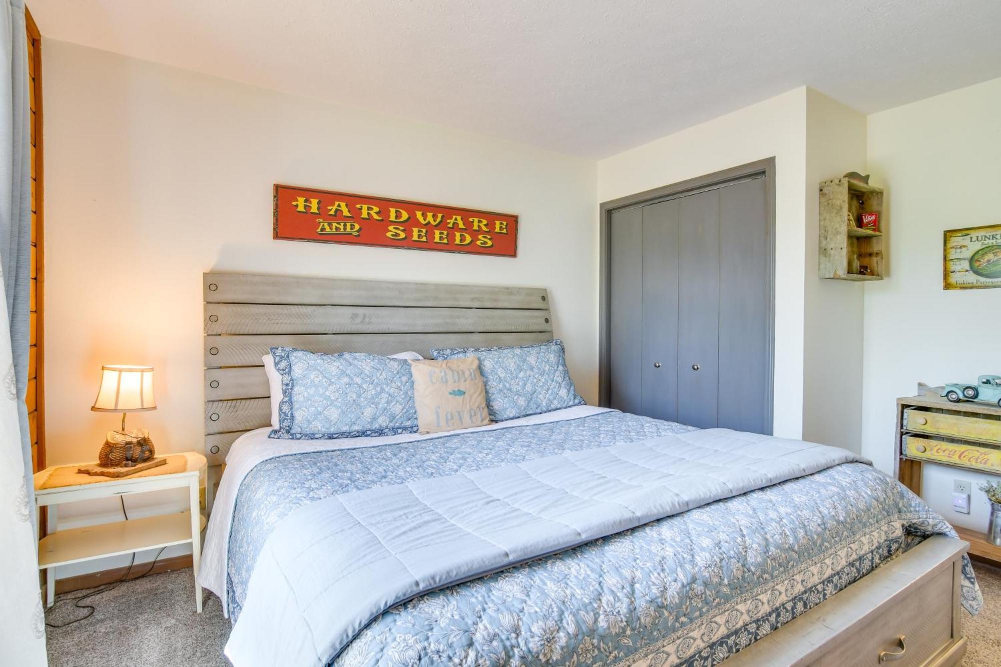 Charming Getaway With Fireplace And Porch Branson