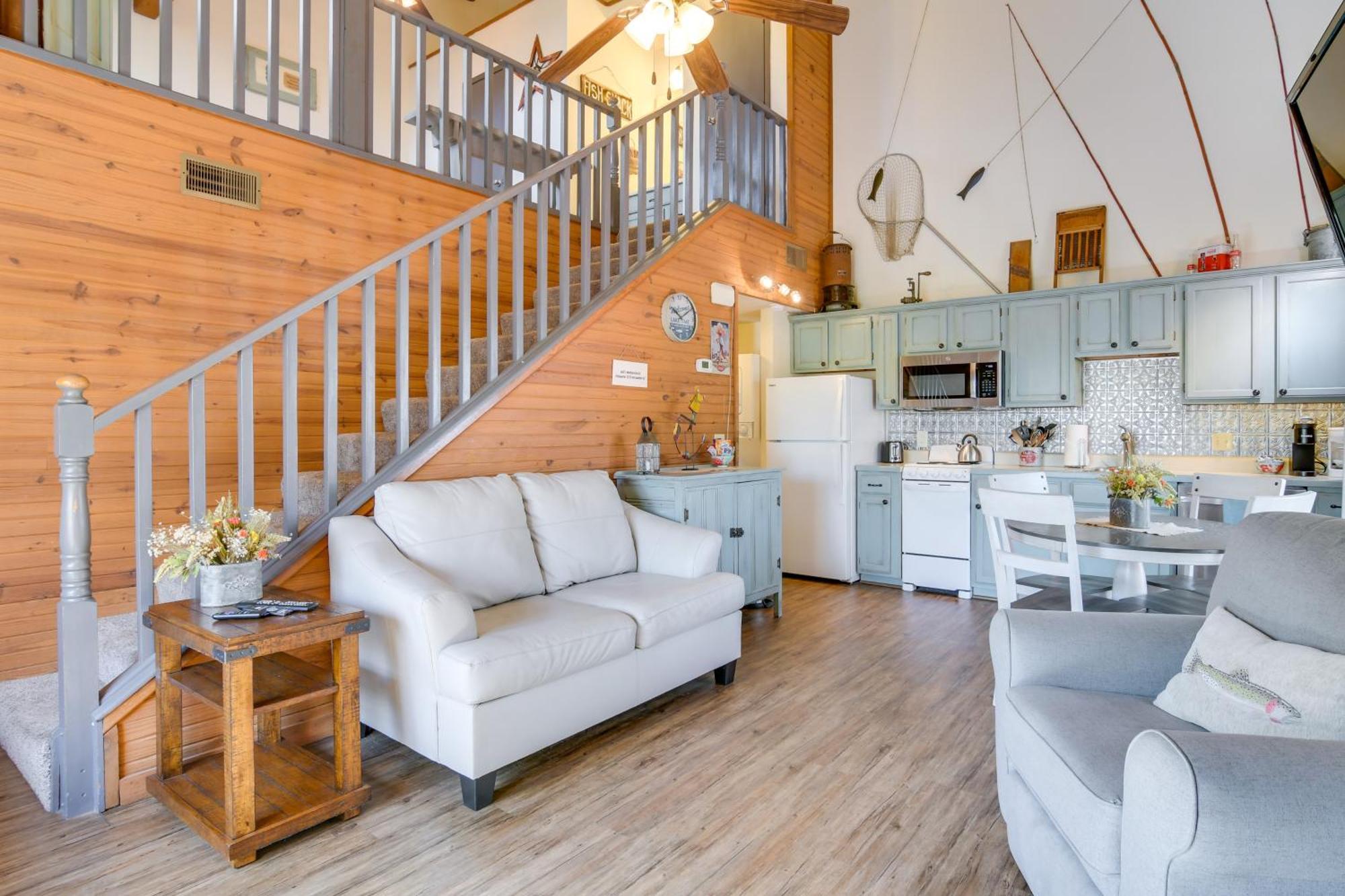 Charming Getaway With Fireplace And Porch *