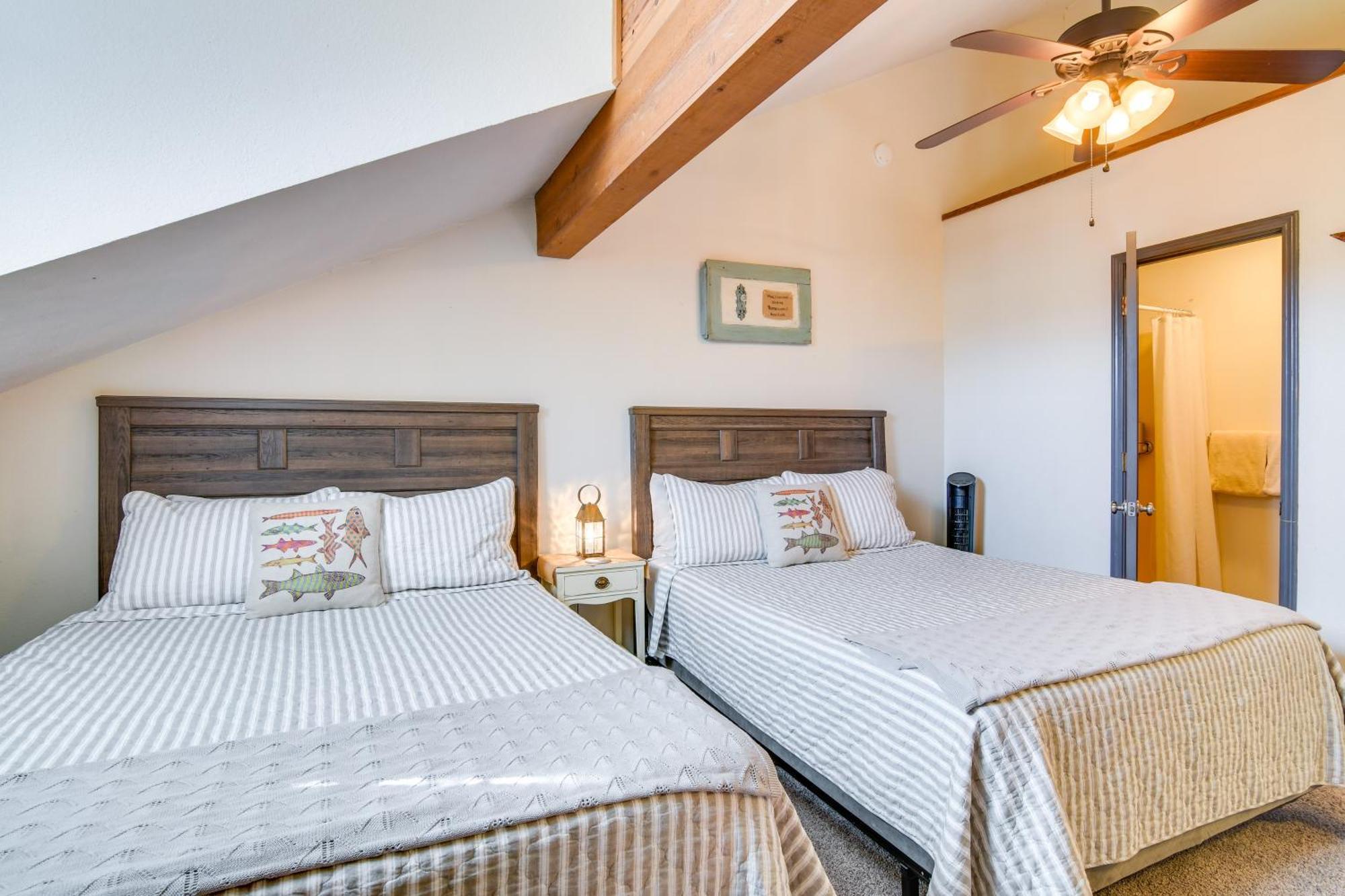 Charming Getaway With Fireplace And Porch