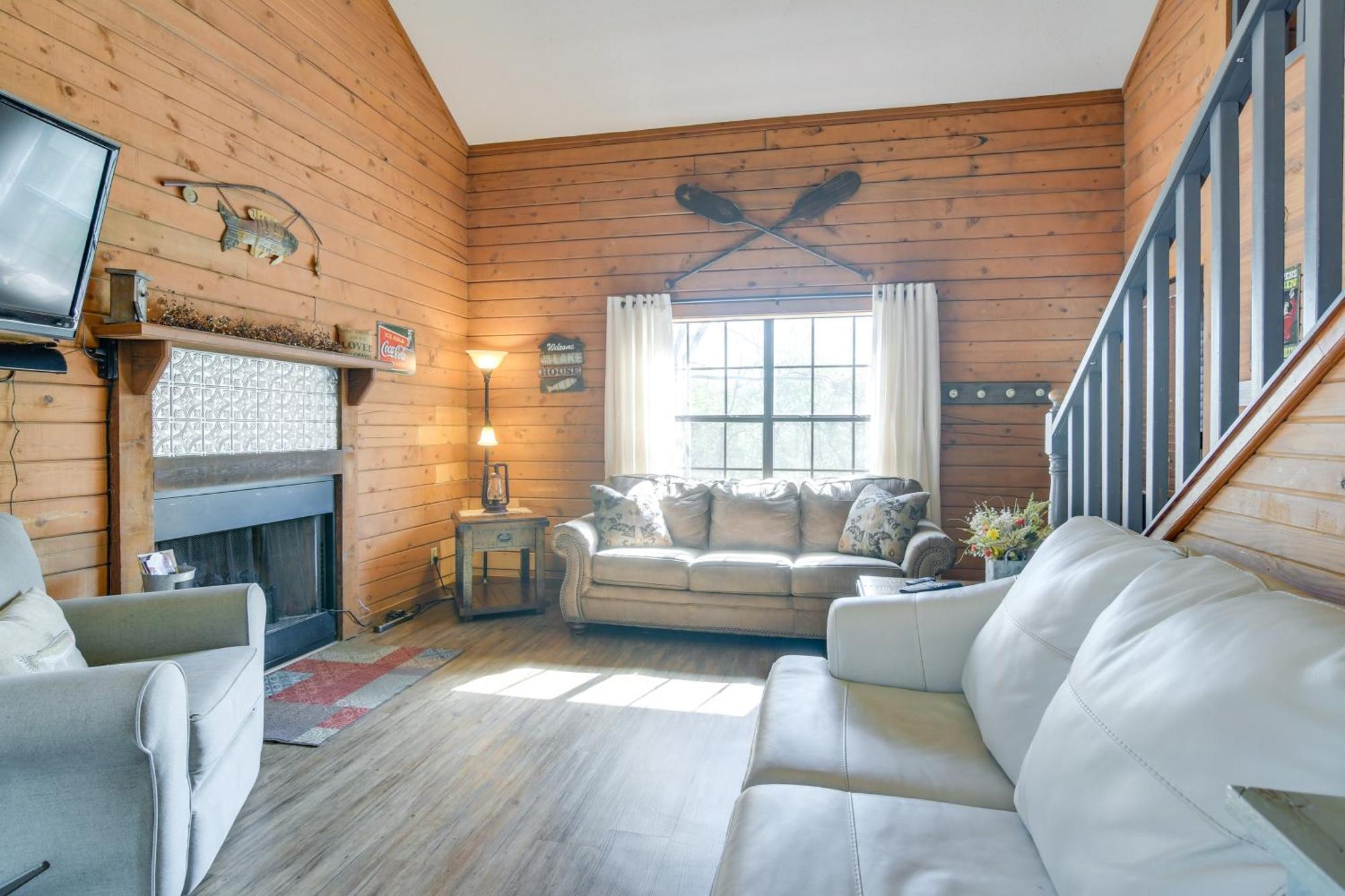 Charming Getaway With Fireplace And Porch Branson