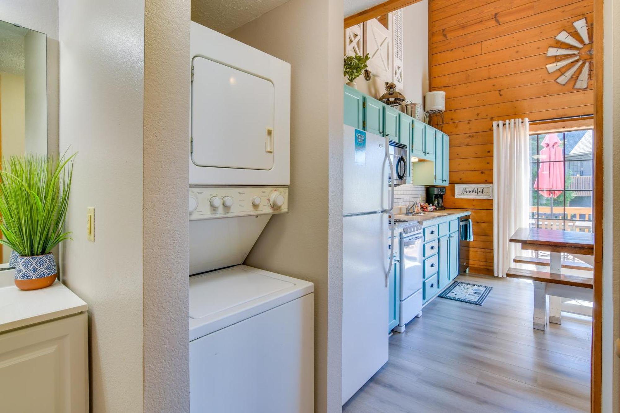 Stylish Townhome 3 Mi To Theatre District *