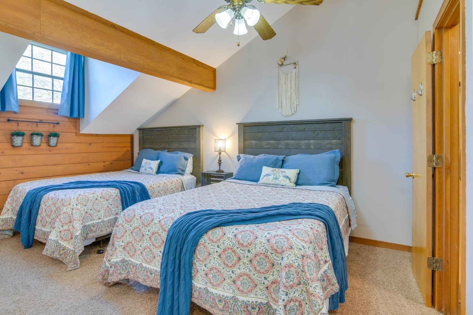 Stylish Townhome 3 Mi To Theatre District