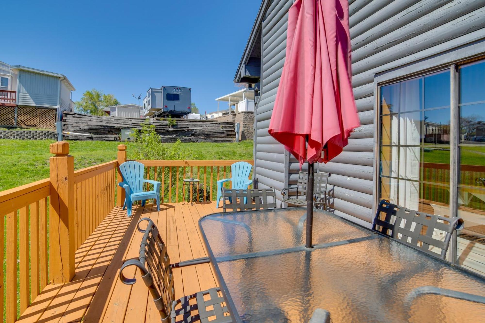 Stylish Townhome 3 Mi To Theatre District Holiday home