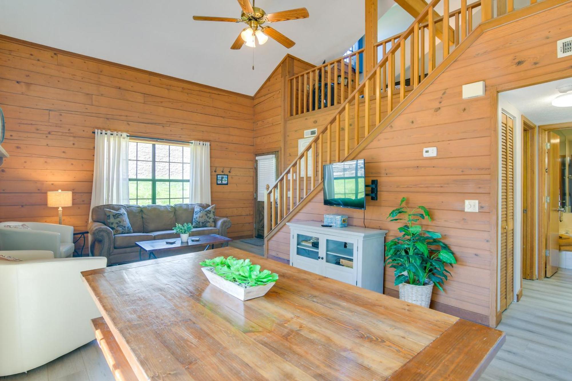 Stylish Townhome 3 Mi To Theatre District