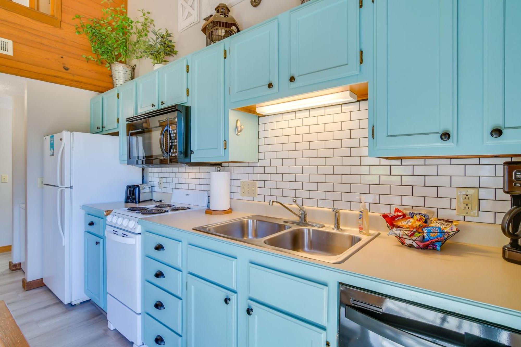Stylish Townhome 3 Mi To Theatre District *