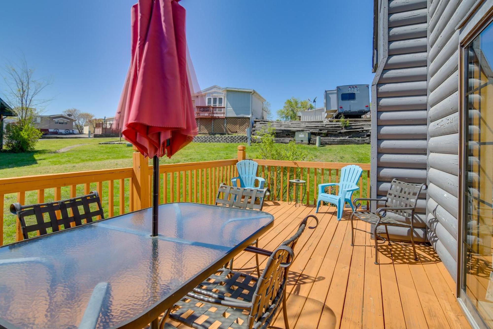 Stylish Townhome 3 Mi To Theatre District *