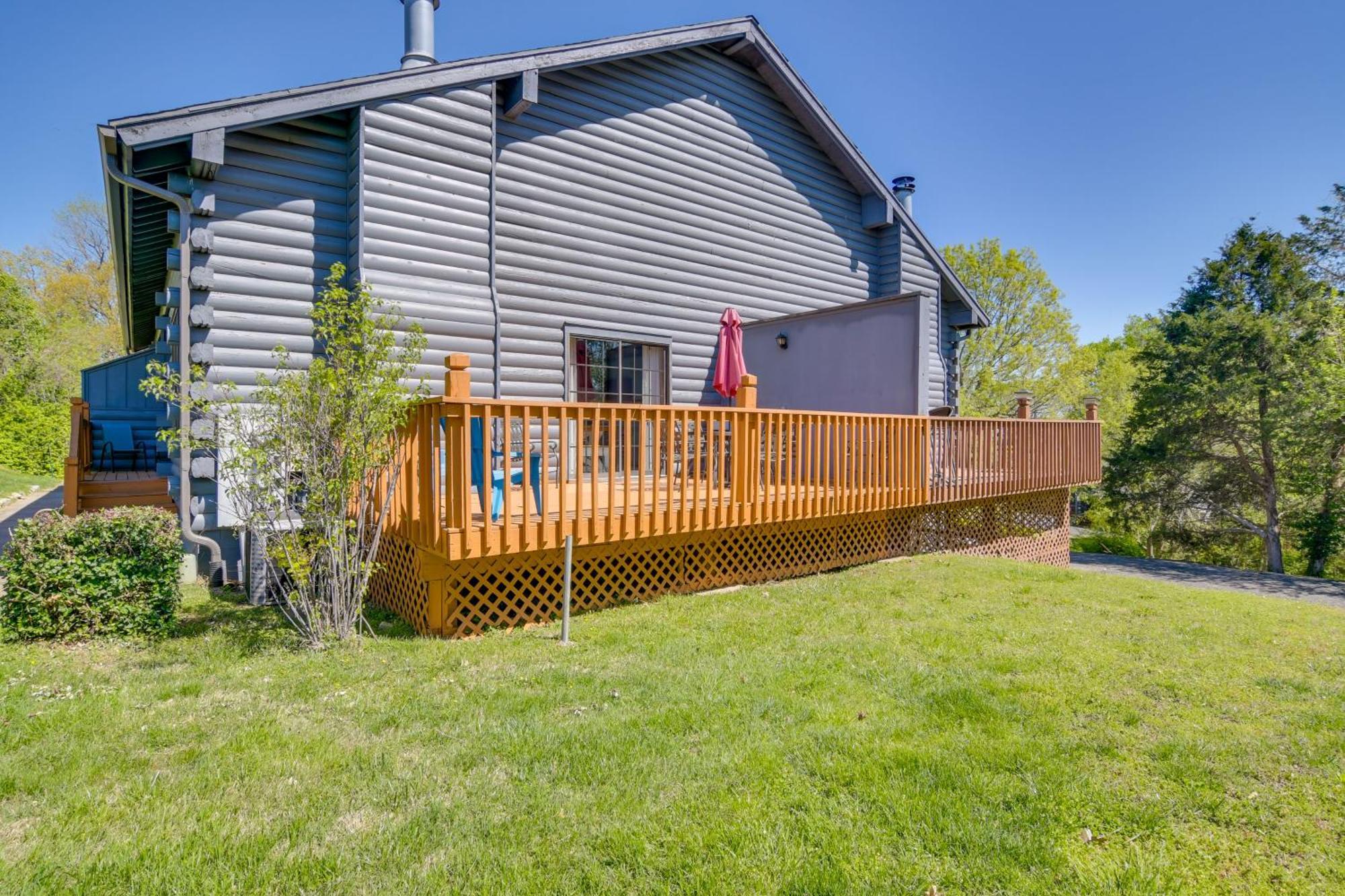 Stylish Townhome 3 Mi To Theatre District Holiday home *