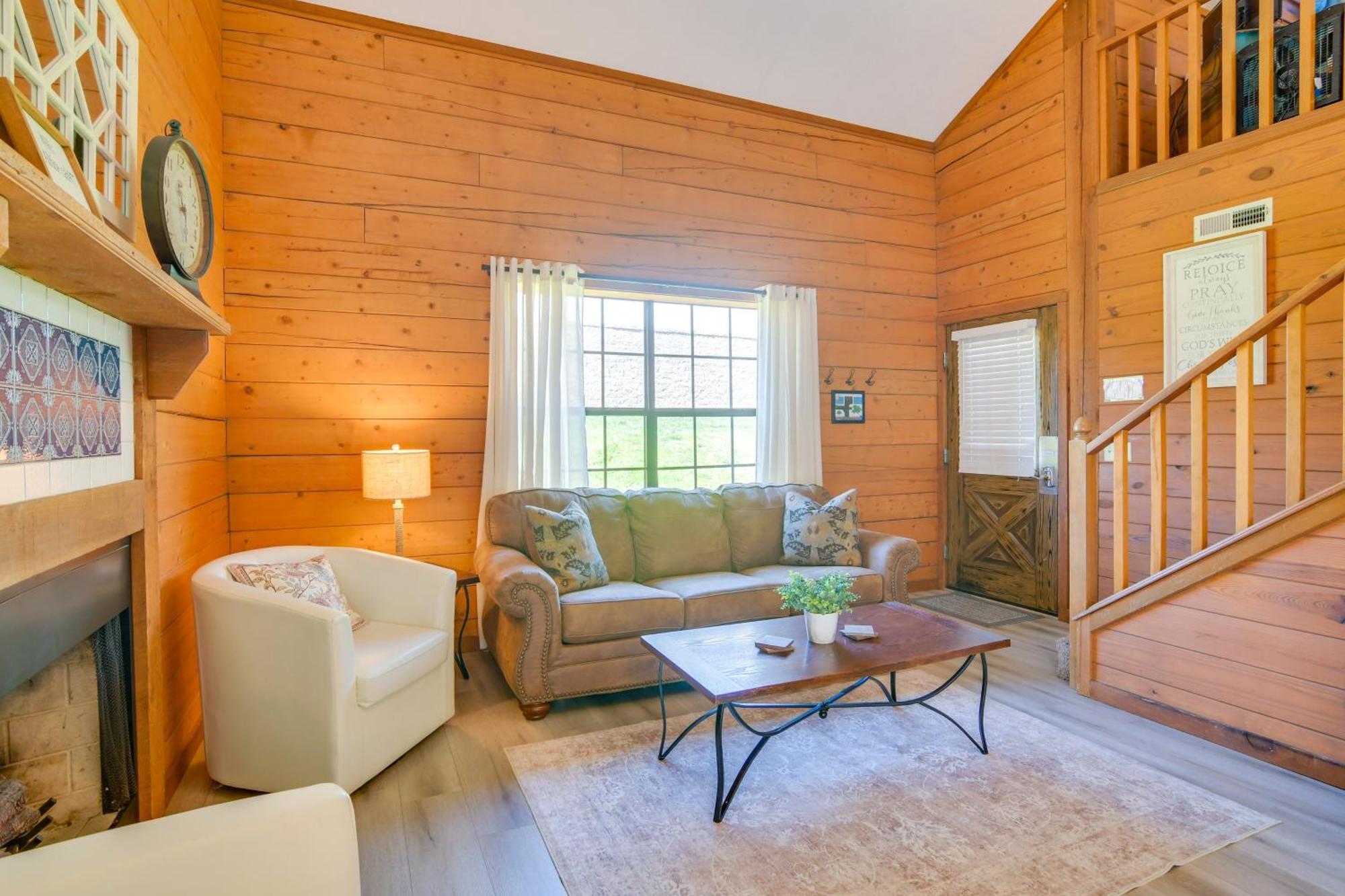 Stylish Townhome 3 Mi To Theatre District Holiday home Branson