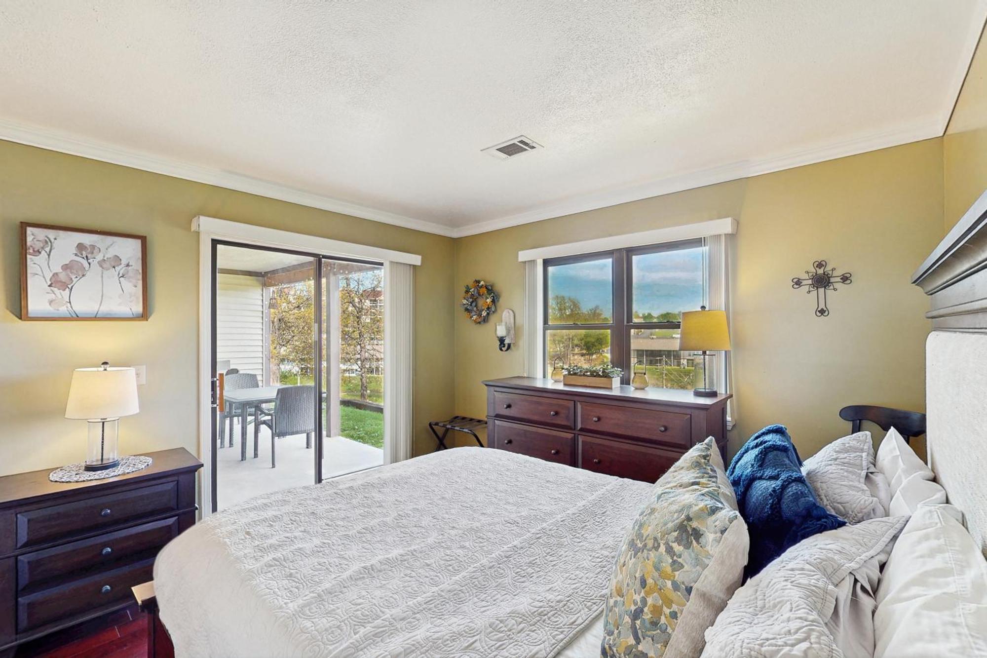 Check's Cozy Branson