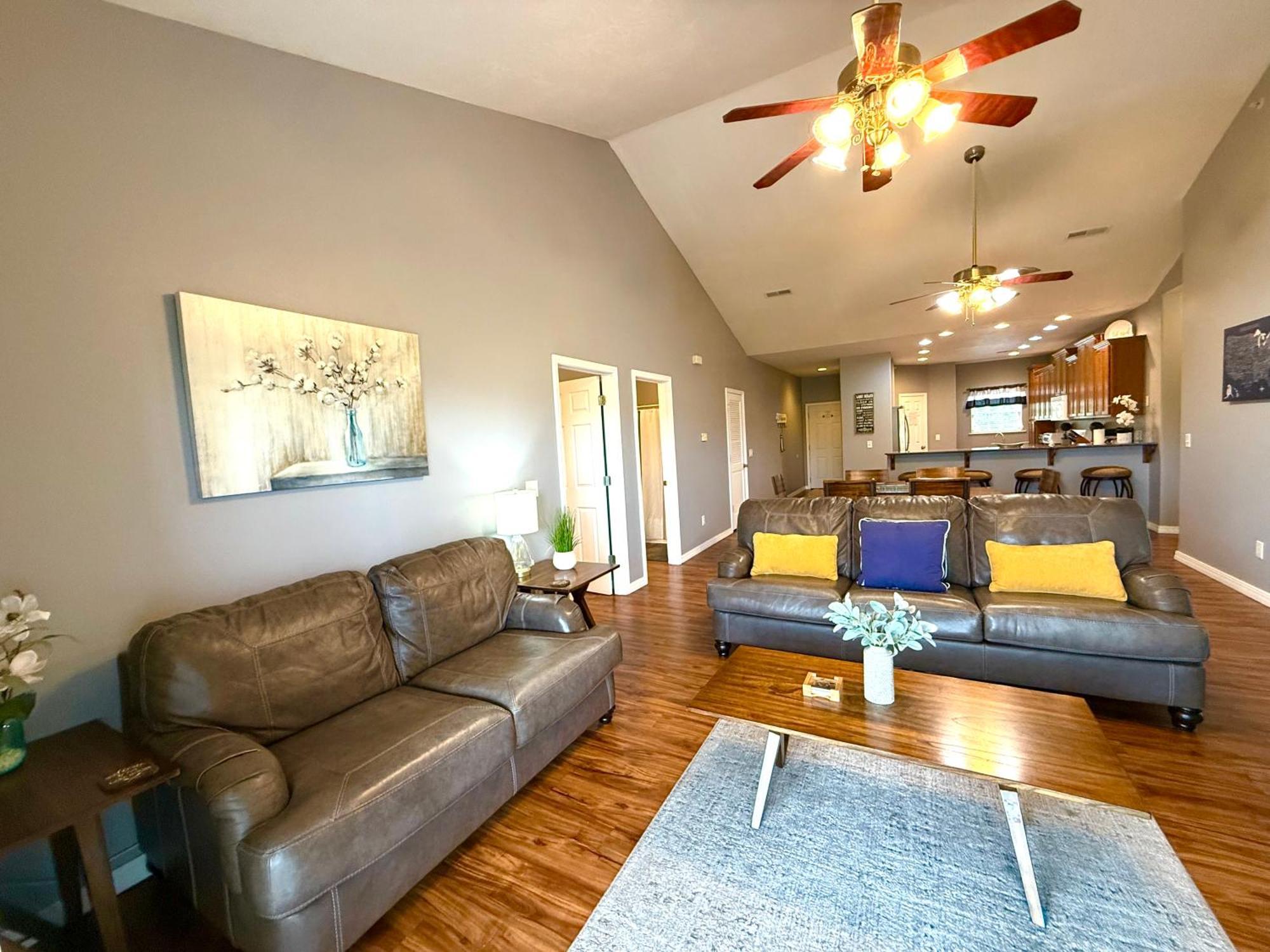 Lakefront And View Indian Point With Boat Slip Apartment Branson