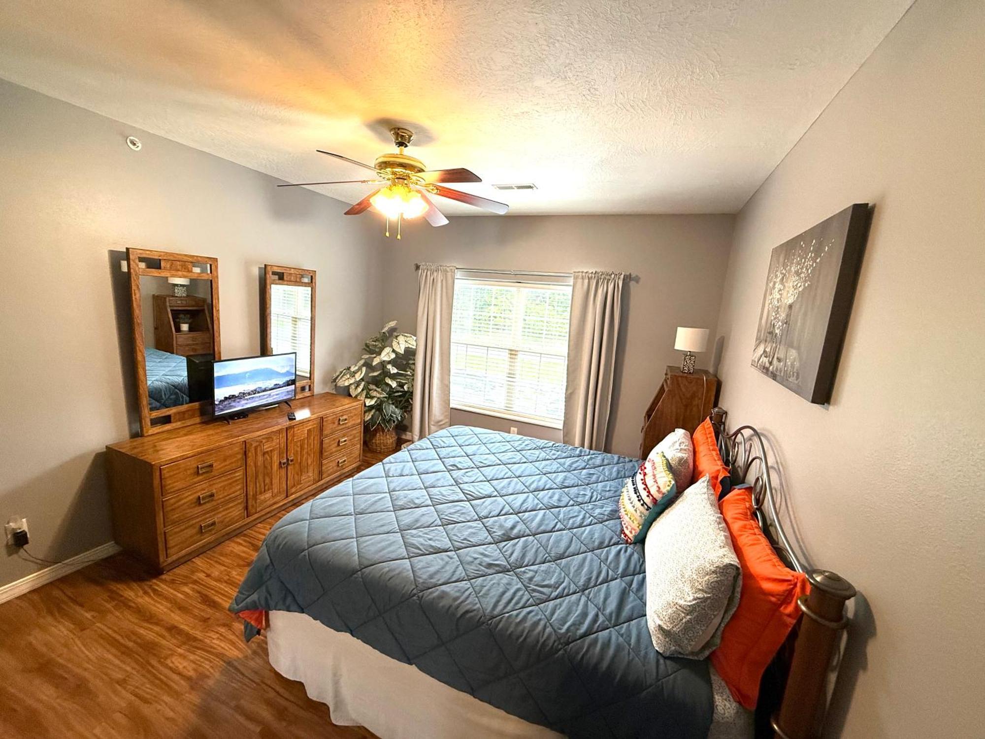 Lakefront And View Indian Point With Boat Slip Apartment Branson