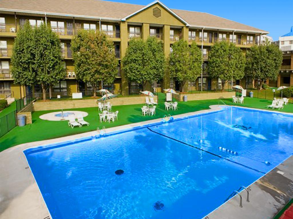 Roark Vacation Aparthotel