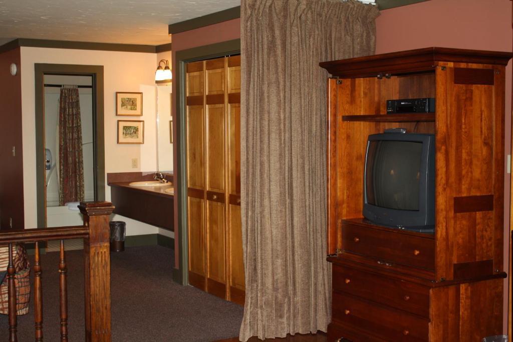 Outback Roadhouse & Hotel 2*
