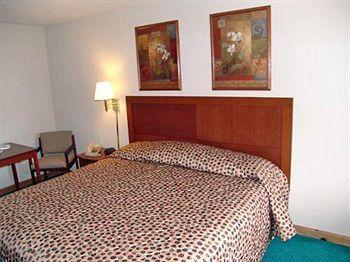 Super 8 By Wyndham - Shepherd Of The Hills Exwy Motel 2*