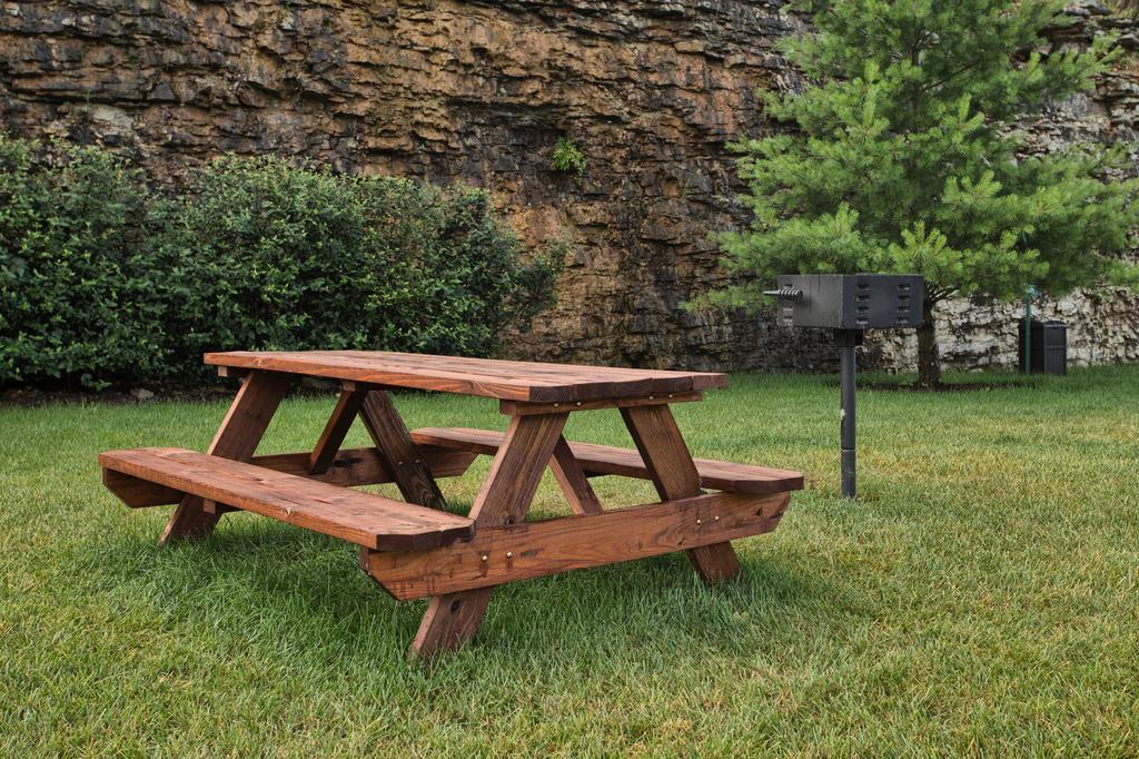 Resort Cliffs Table Rock