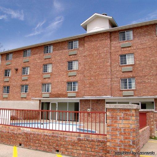 Rodeway Branson, Brick House Branson