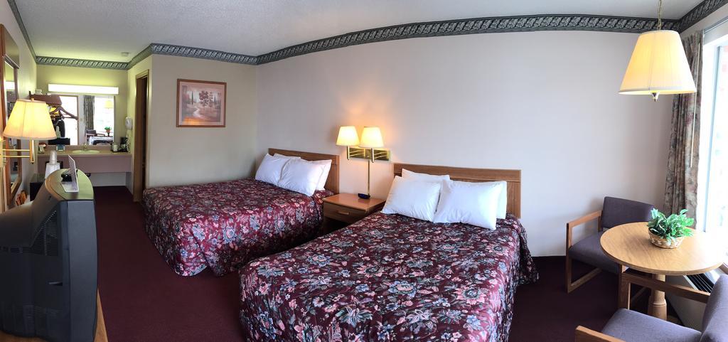 Twelve Oaks Motel 2*
