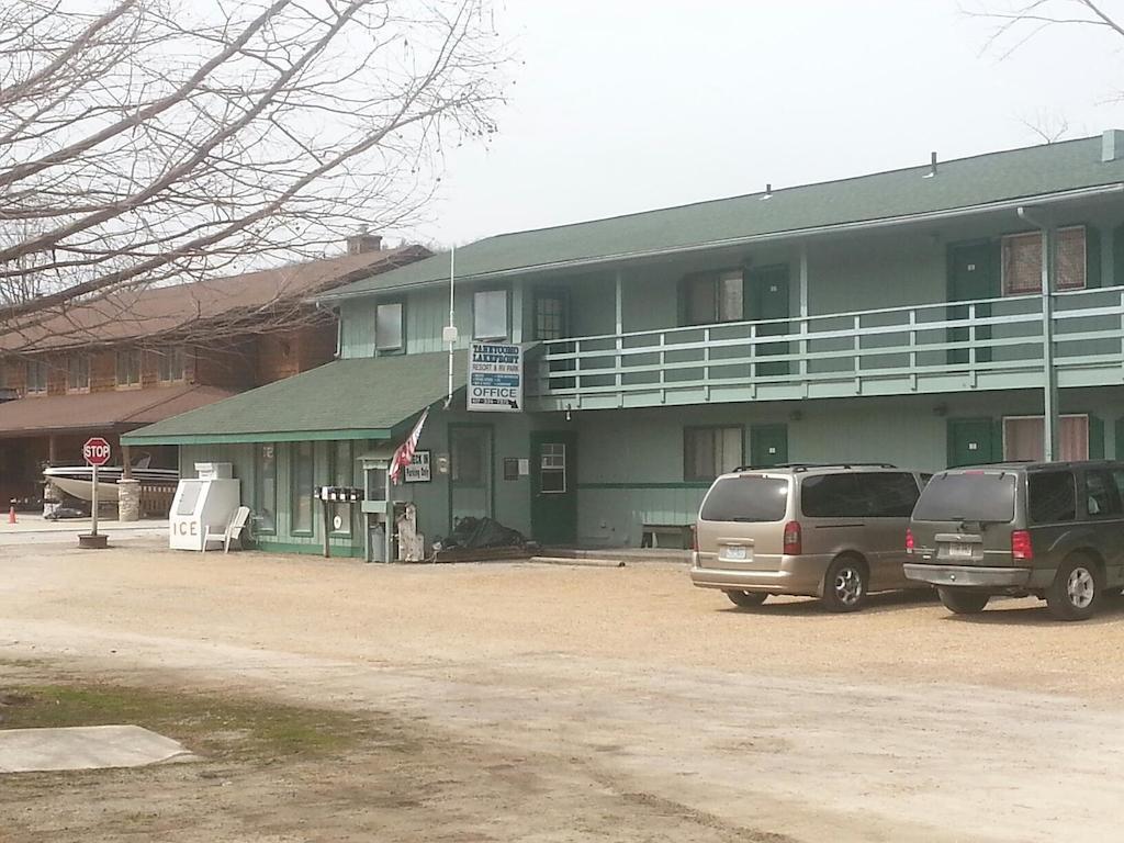 Resort Taneycomo Lakefront