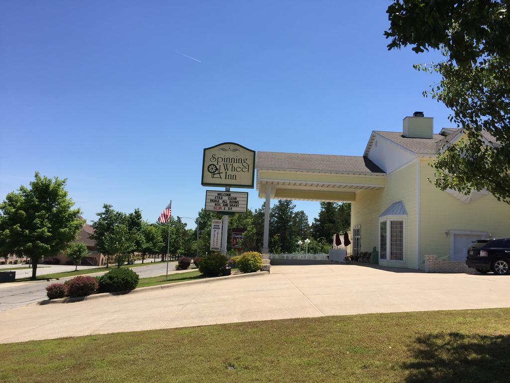 Motel Spinning Wheel Branson