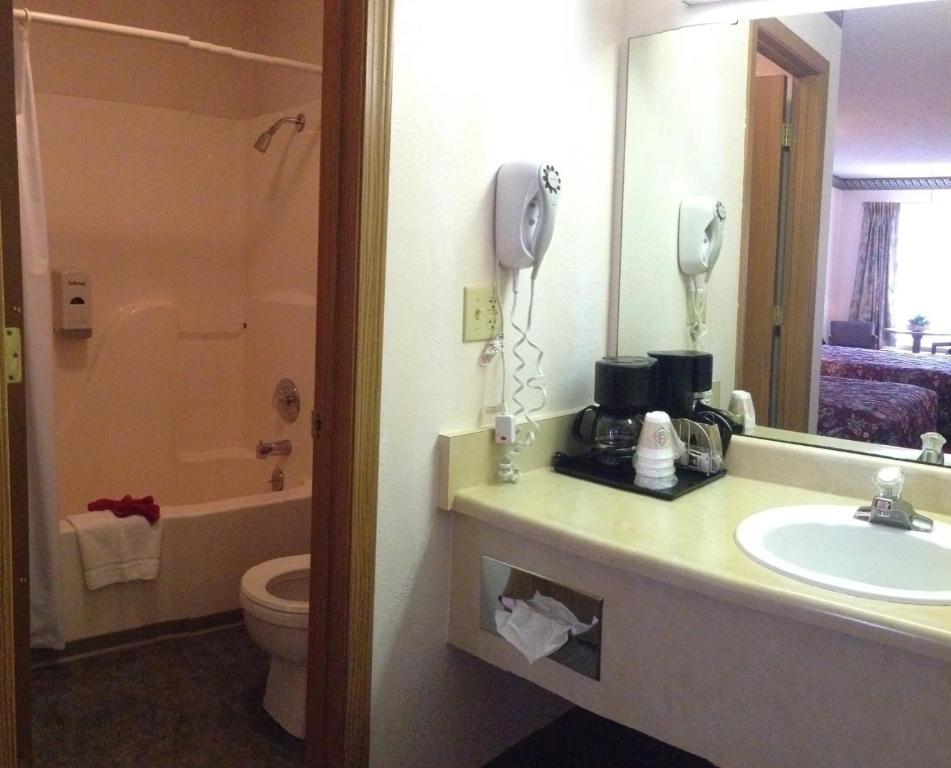 Twelve Oaks Motel