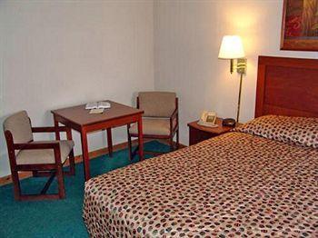 Super 8 By Wyndham - Shepherd Of The Hills Exwy Branson