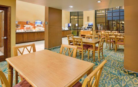 Hotel Express & 76 By Ihg 2*