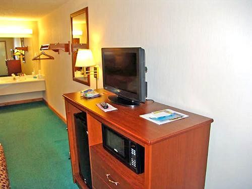 Motel Super 8 By Wyndham - Shepherd Of The Hills Exwy