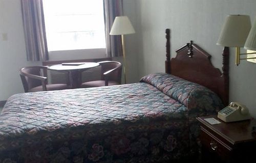 Evergreen Hotel Branson